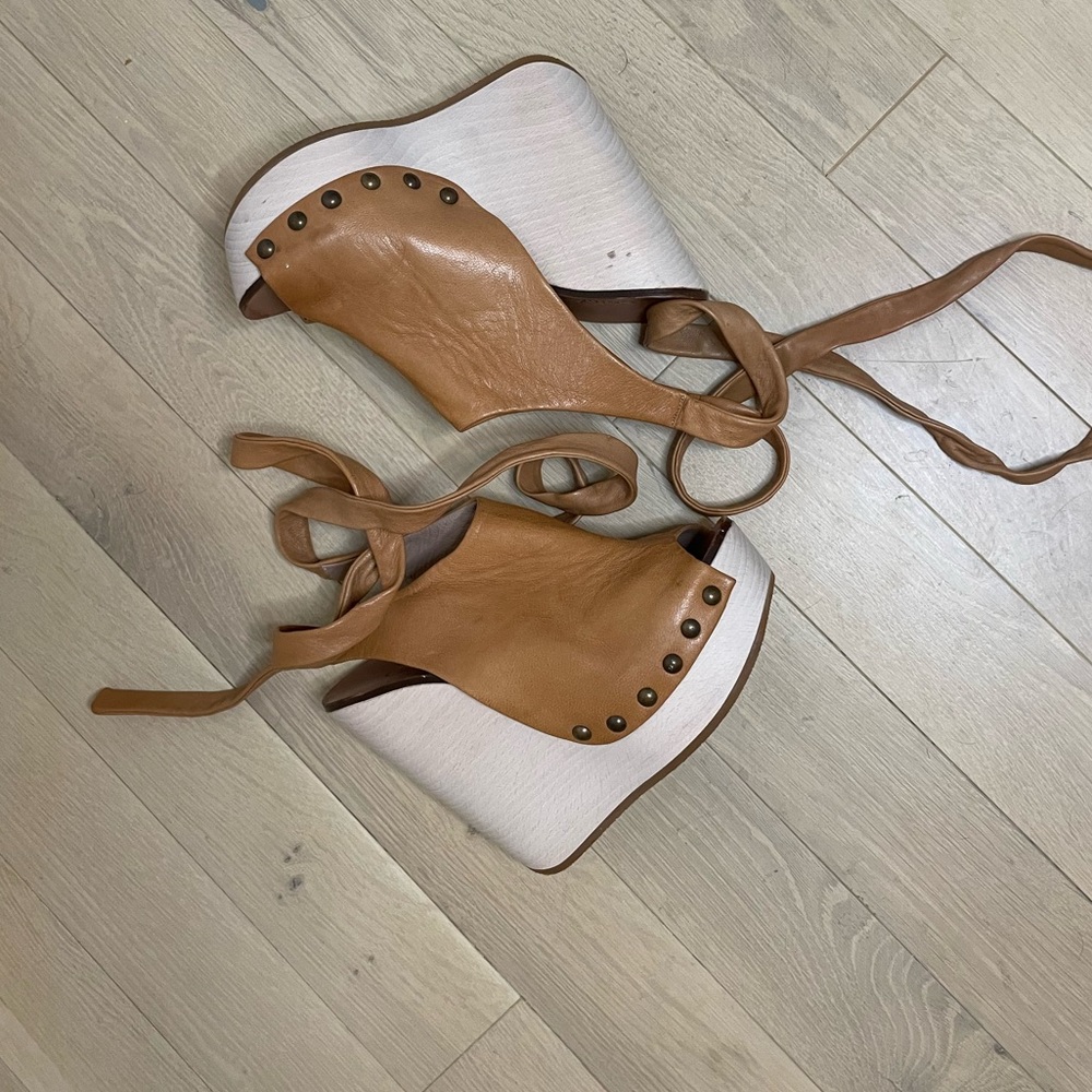 Chloé Leather peep toe Wedge Heels